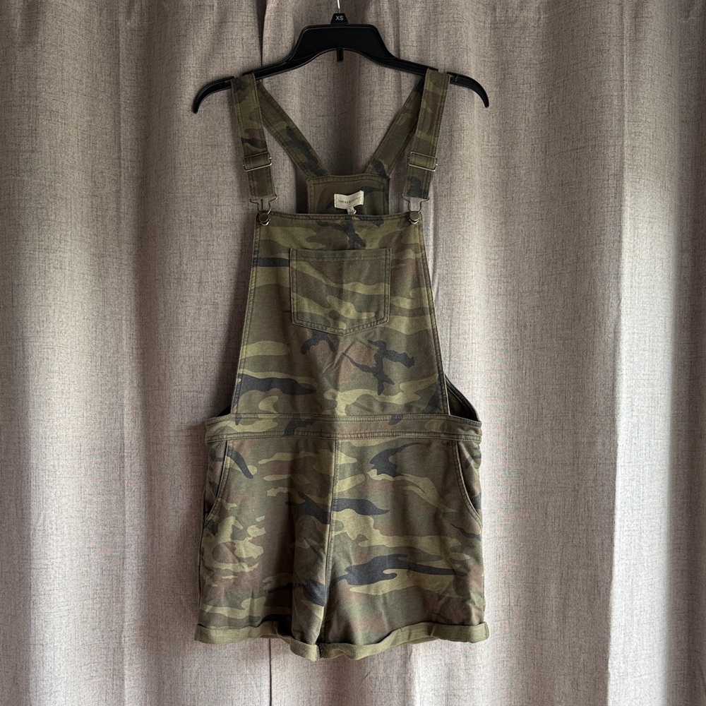 Thread Supply Camo Women’s One Piece Overalls Sz L